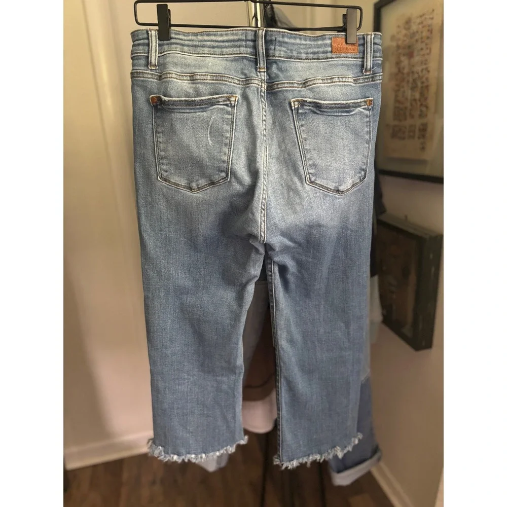 Judy Blue Los Angeles Womens Capris Medium Wash Frayed Hem Size 13 31 Denim